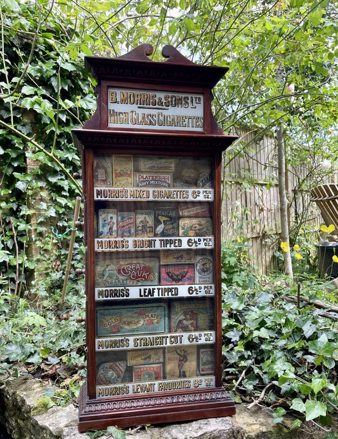 Cabinets & Shop Displays