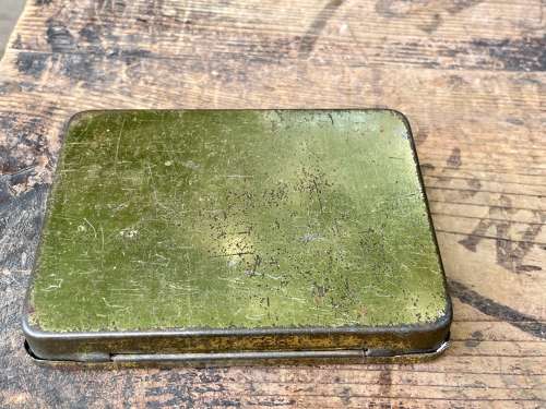 Player's Gold Leaf Hero Embossed Cigarette Tin