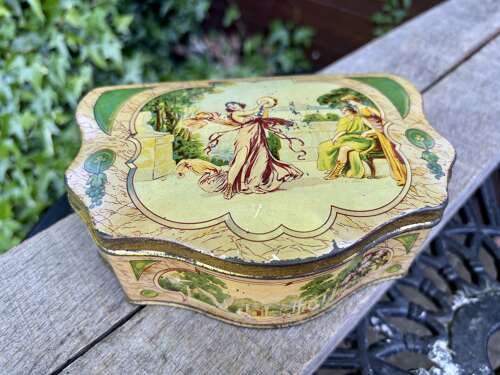 Huntley & Palmers Victorian Biscuit Tin c1900s