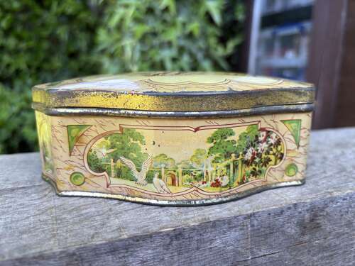 Huntley & Palmers Victorian Biscuit Tin c1900s