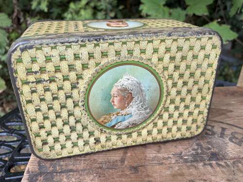 Victory V Queen Victoria Military Biscuit Tin c1900s
