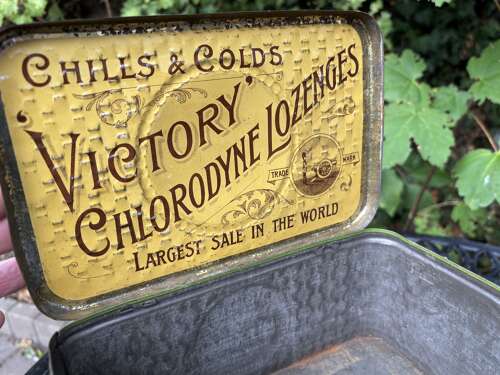 Victory V Queen Victoria Military Biscuit Tin c1900s