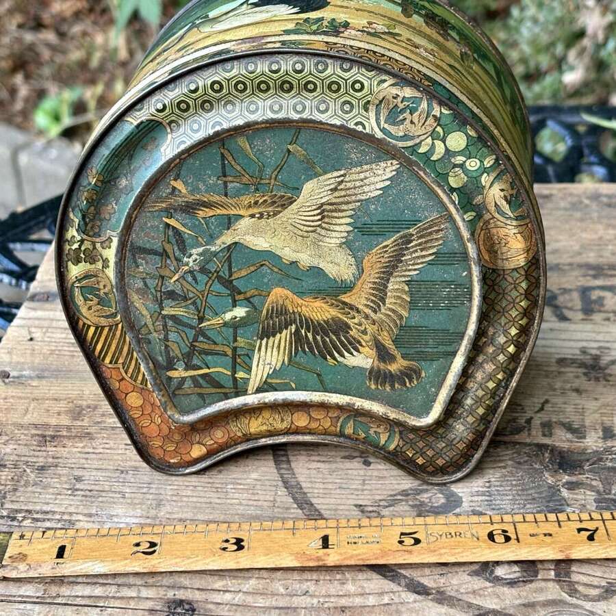Carr&rsquo;s Horse Shoe Bird Image Biscuit Tin c1900s