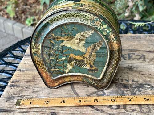 Carr’s Horse Shoe Bird Image Biscuit Tin c1900s