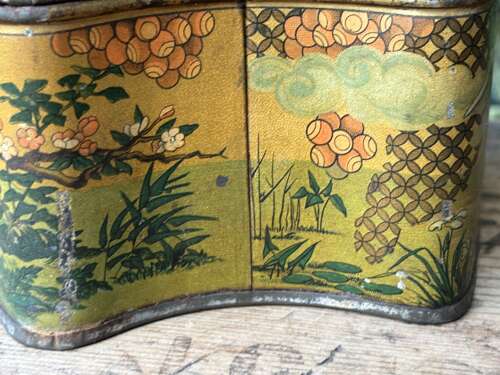 Carr’s Horse Shoe Bird Image Biscuit Tin c1900s