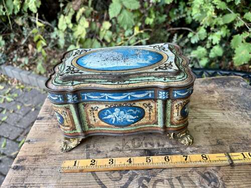 Scarce Huntley & Palmers Cameo Biscuit Tin c1900s