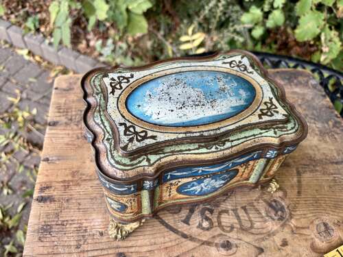 Scarce Huntley & Palmers Cameo Biscuit Tin c1900s